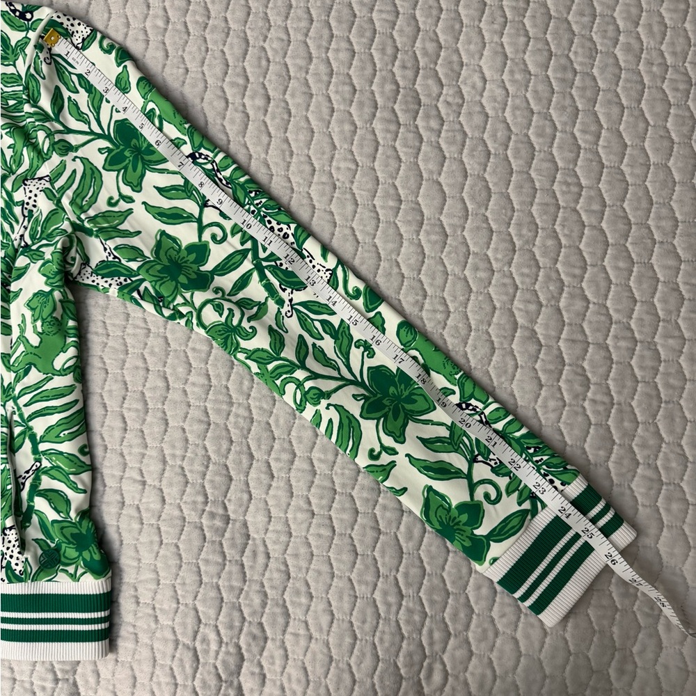 NWOT Lilly Pulitzer Luxletic Regate Jacket Lil Escape Plan Size Large Brand New! - Picture 10 of 13